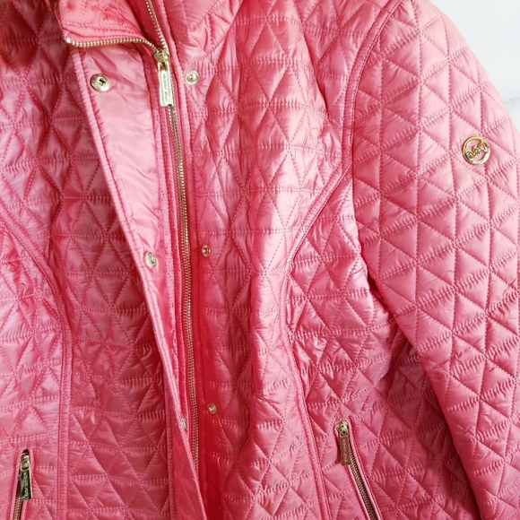 MICHAEL KORS Short Lightweight Quilted Jacket - Picture 2 of 13